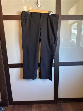 Athleta Women’s Athletic Chino Cropped pants - size 14
